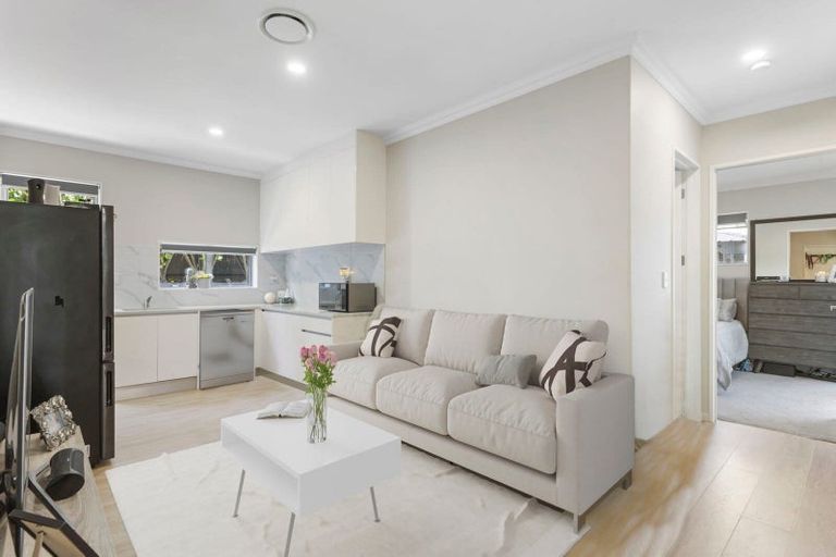 Photo of property in 13 Eastview Crescent, Stanmore Bay, Whangaparaoa, 0932