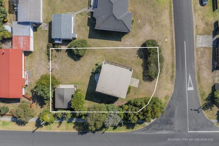 Photo of property in 50 Banks Street, Cooks Beach, Whitianga, 3591