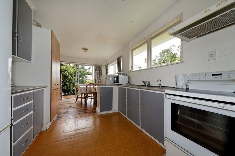 Photo of property in 11 Lucknow Place, Blockhouse Bay, Auckland, 0600