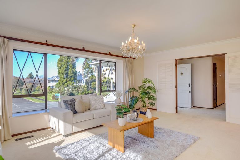 Photo of property in 21 Madill Road, St Andrews, Hamilton, 3200