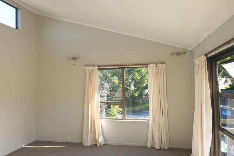 Photo of property in 38 Tree View Avenue, Glenfield, Auckland, 0629