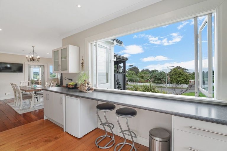Photo of property in 2 Lambert Way, Paraparaumu, 5032