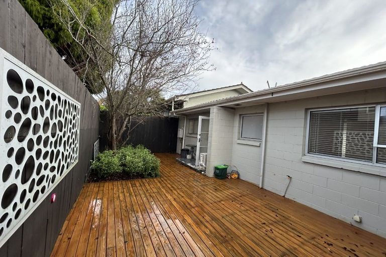 Photo of property in 2/84 Peach Road, Glenfield, Auckland, 0629