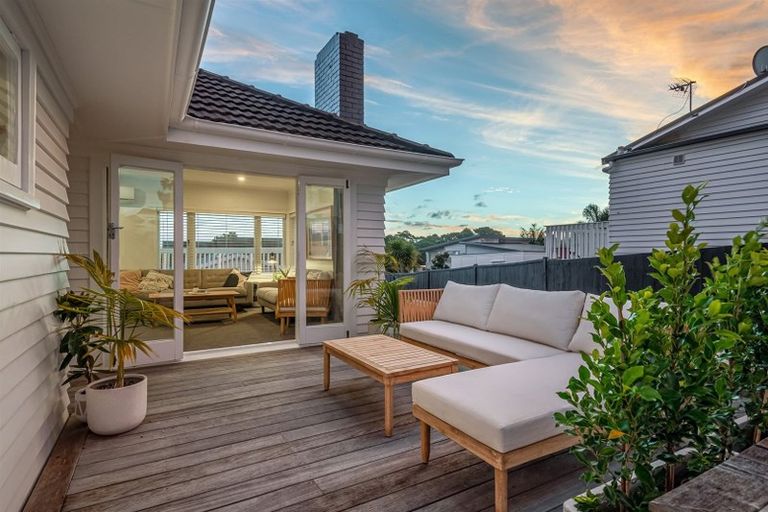 Photo of property in 2/232 East Coast Road, Forrest Hill, Auckland, 0620