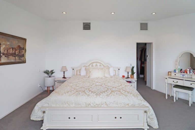 Photo of property in 63 Tamworth Crescent, Newlands, Wellington, 6037