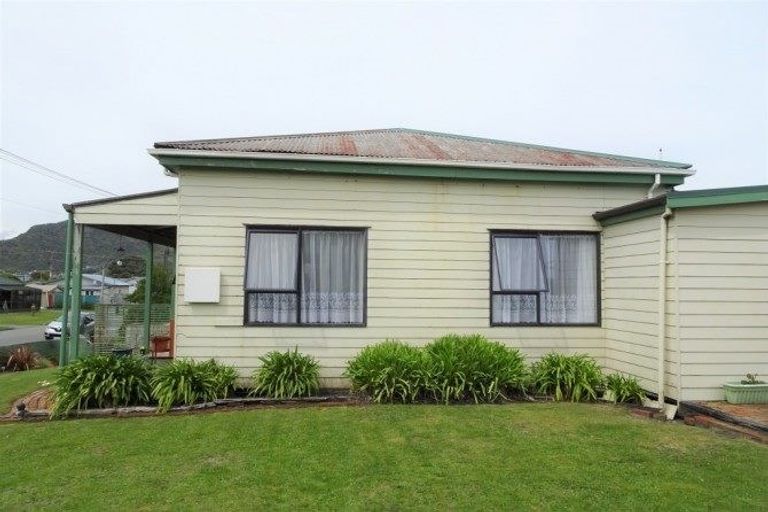 Photo of property in 2 Coakley Street, Blaketown, Greymouth, 7805