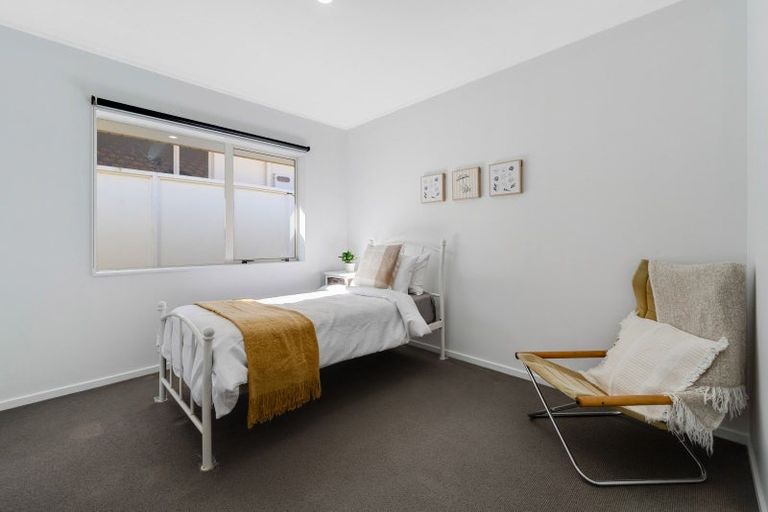 Photo of property in 2 Chale Place, Somerville, Auckland, 2014