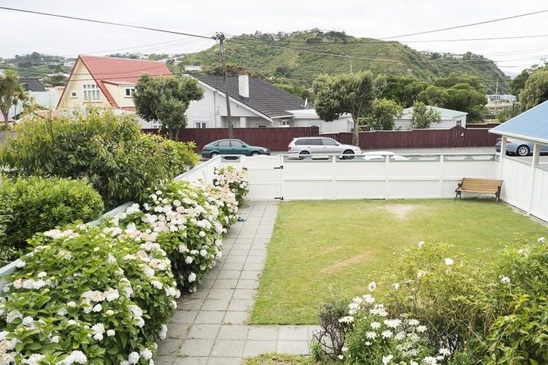 Photo of property in 176 Derwent Street, Island Bay, Wellington, 6023