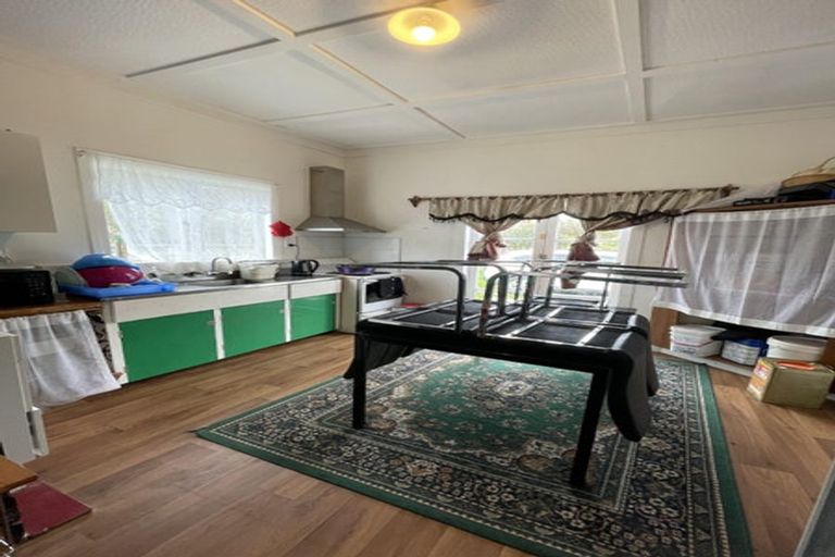 Photo of property in 11 Clayburn Road, Glen Eden, Auckland, 0602