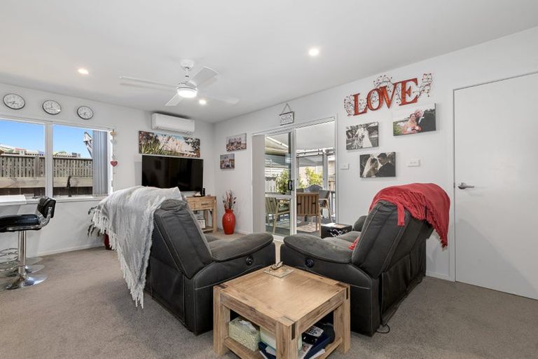 Photo of property in 11 Kamahi Crescent, Papamoa Beach, Papamoa, 3118