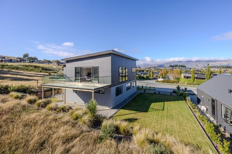 Photo of property in 60 Kirimoko Crescent, Wanaka, 9305