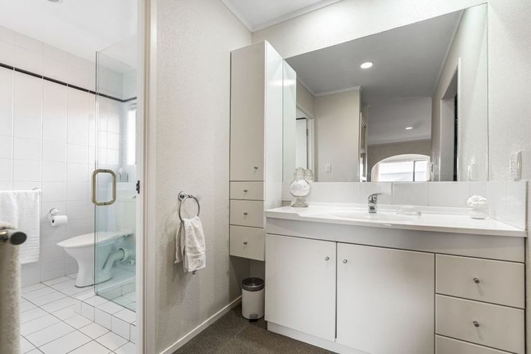 Photo of property in 30 Onetaunga Road, Chatswood, Auckland, 0626