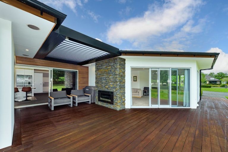 Photo of property in 28 Oakgrove Drive, Rangiora, 7400