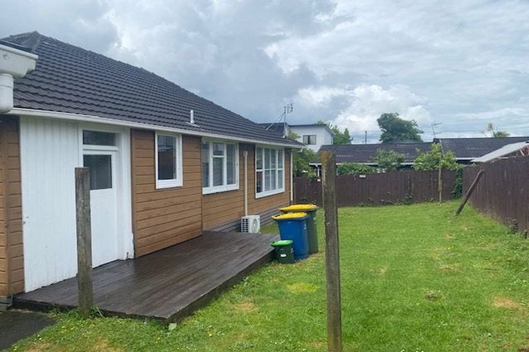 Photo of property in 3164 Great North Road, New Lynn, Auckland, 0600