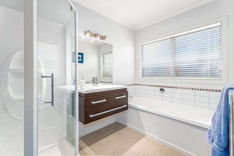 Photo of property in 19 Tongariro Drive, Aotea, Porirua, 5024