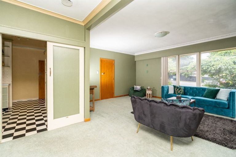 Photo of property in 35 Forest Lake Road, Forest Lake, Hamilton, 3200