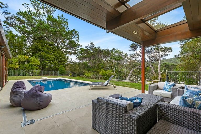 Photo of property in 20 Oscar Road, Greenhithe, Auckland, 0632