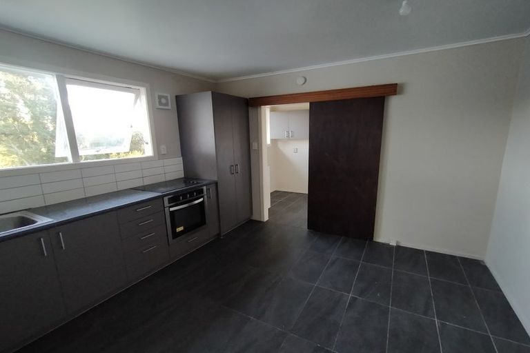 Photo of property in 22 Raymond Terrace, Northcote, Auckland, 0627