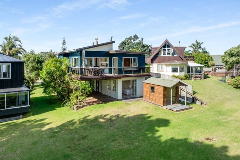 Photo of property in 137 Patuwai Drive, Whangamata, 3620