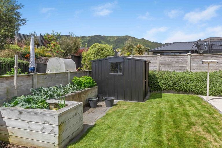 Photo of property in 12 Morepork Drive, Waikanae, 5036