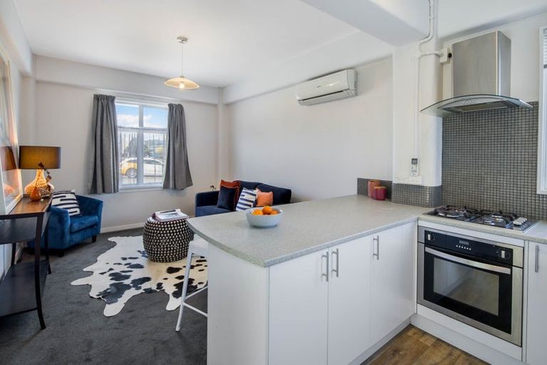 Photo of property in San Antonio Flats, 1/12 Kilbirnie Crescent, Kilbirnie, Wellington, 6022