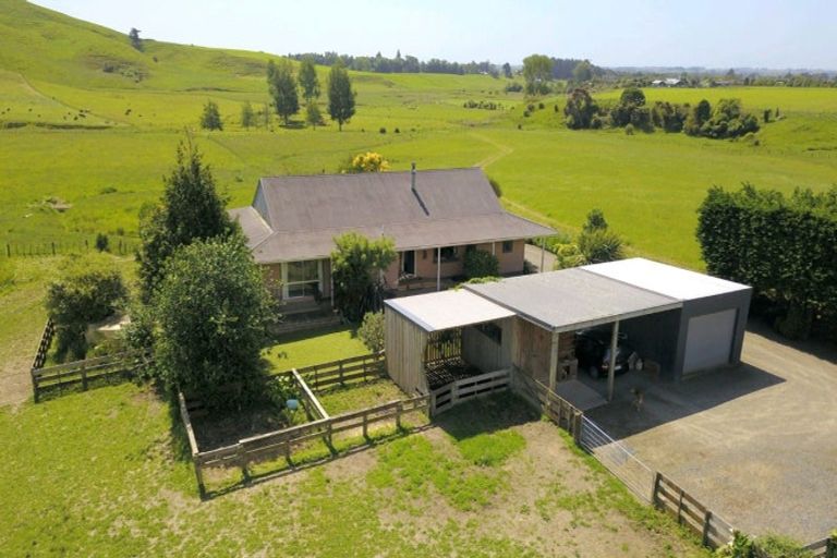 Photo of property in 631 Waitohu Valley Road, Manakau, Otaki, 5583