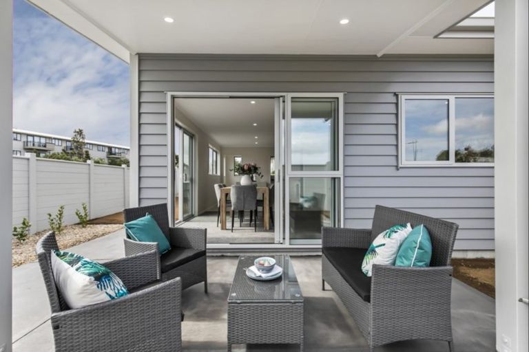 Photo of property in 49 Couldrey Crescent, Red Beach, 0932