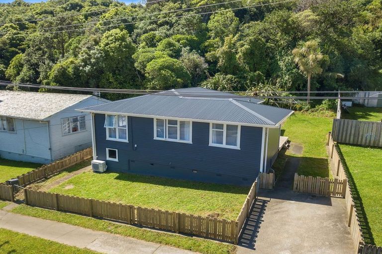 Photo of property in 38 Cardiff Crescent, Cannons Creek, Porirua, 5024