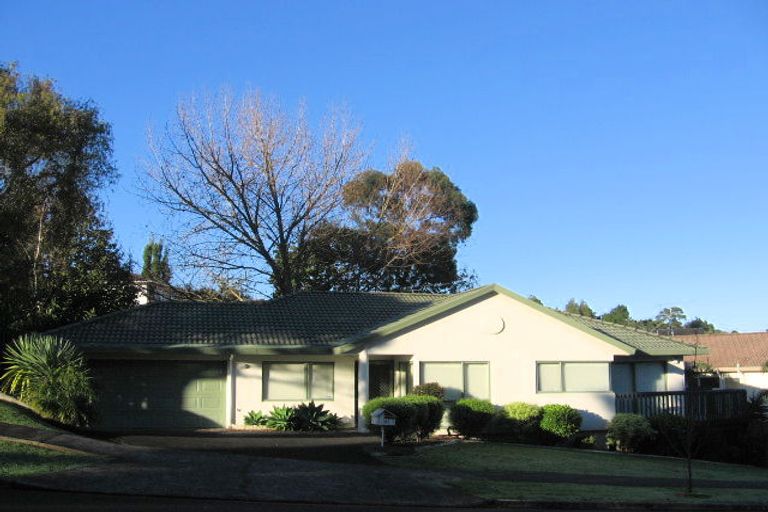 Photo of property in 2/6 De Havilland Drive, Goodwood Heights, Auckland, 2105