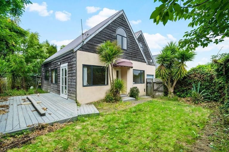 Photo of property in 1b Pelham Avenue, Point Chevalier, Auckland, 1022