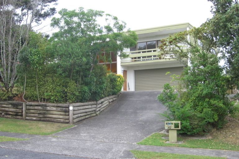 Photo of property in 42 Hiwihau Place, Glenfield, Auckland, 0629