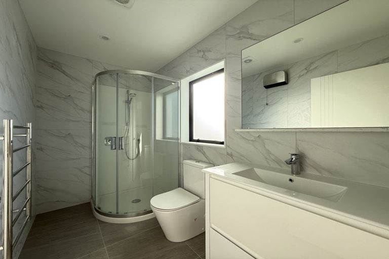 Photo of property in 30d Durham Street, Te Atatu Peninsula, Auckland, 0610