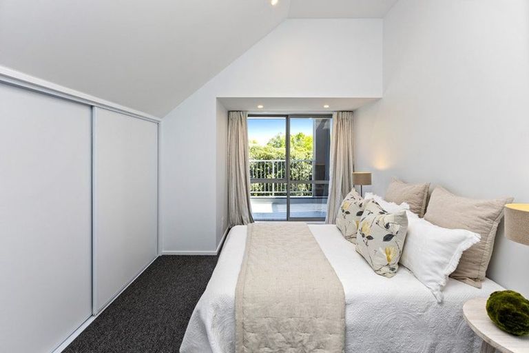 Photo of property in 17 Helmores Lane, Merivale, Christchurch, 8014