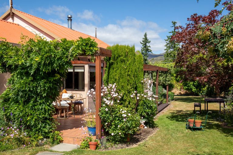 Photo of property in 77 Newcastle Street, Clyde, 9330