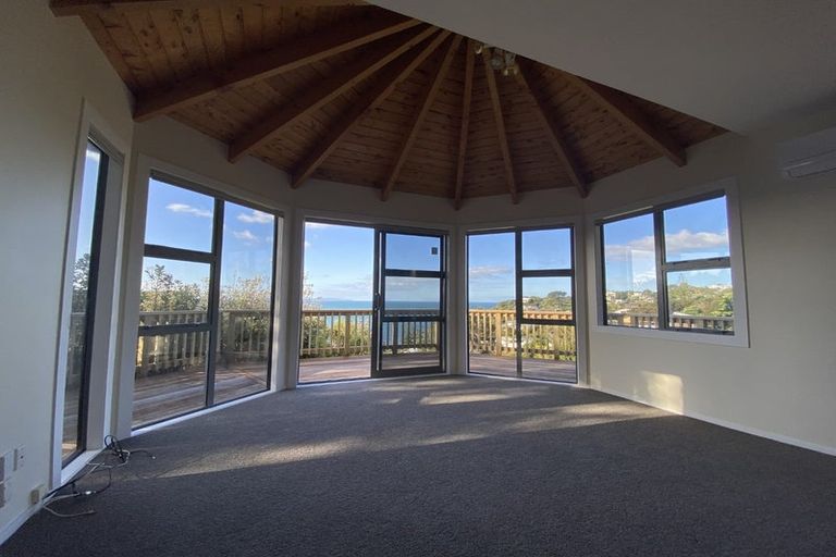 Photo of property in 33 Whale Cove, Stanmore Bay, Whangaparaoa, 0932