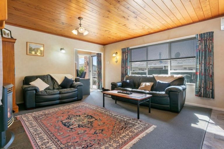 Photo of property in 321 Shakespeare Street, Leamington, Cambridge, 3432