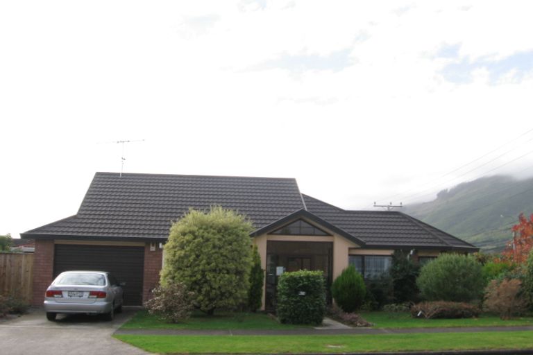 Photo of property in 1 Sylvan Avenue, Waikanae, 5036