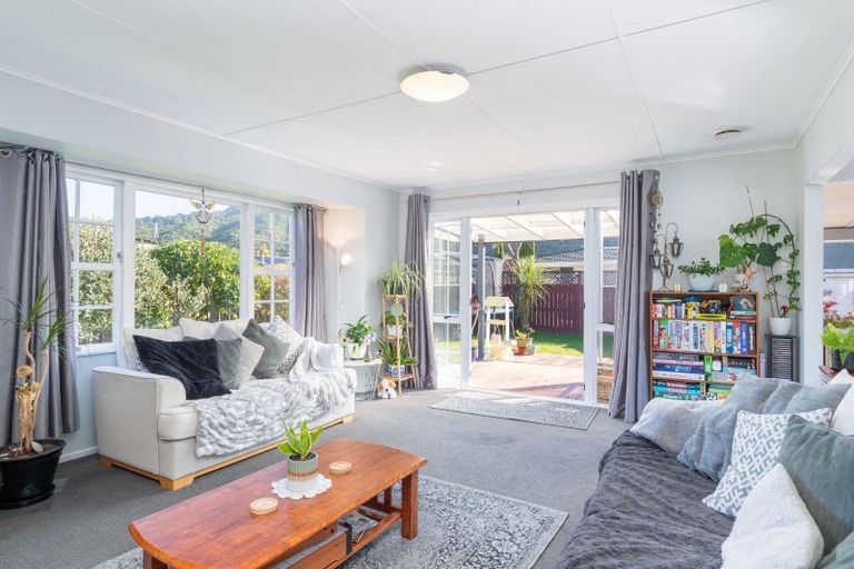 Photo of property in 94 Pasadena Crescent, Totara Park, Upper Hutt, 5018