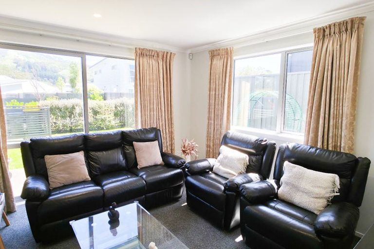 Photo of property in 36 Bluff Road, Kenepuru, Porirua, 5022