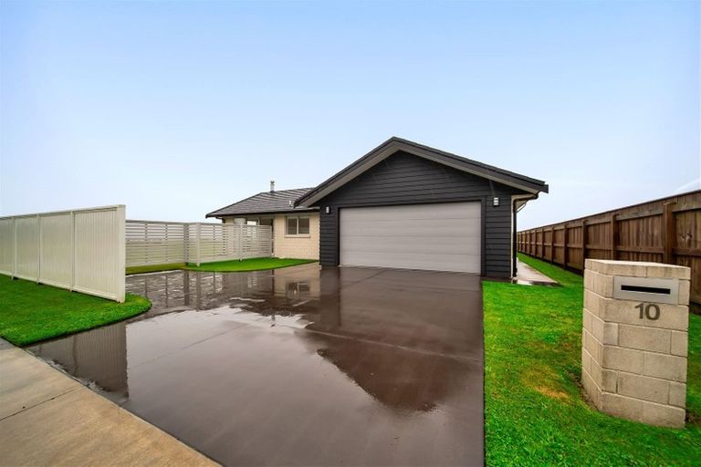 Photo of property in 10 Hawetaone Street, Bell Block, New Plymouth, 4312