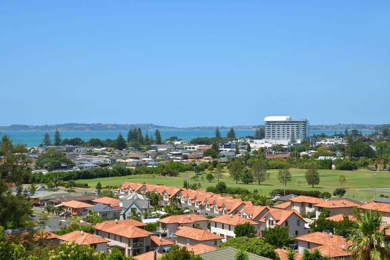 Photo of property in 11b Orewa Heights Crescent, Orewa, 0931