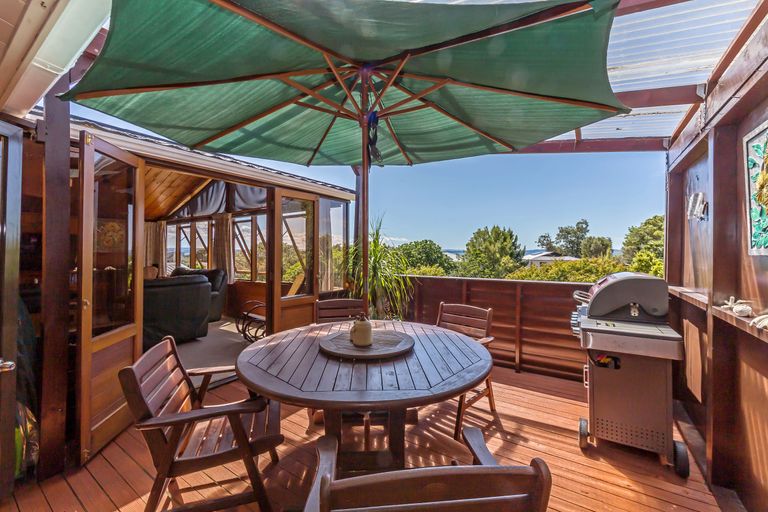 Photo of property in 1394 Whangaparaoa Road, Army Bay, Whangaparaoa, 0930