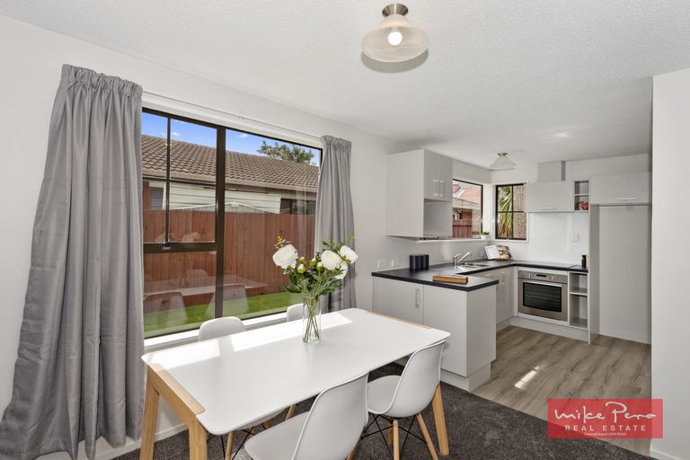 Photo of property in 1/34 Solomon Avenue, Redwood, Christchurch, 8051