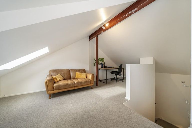 Photo of property in 5 Helm Place, Whitby, Porirua, 5024