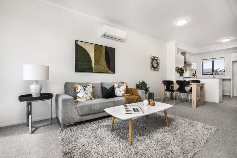 Photo of property in 43 Manarini Road, Westgate, Auckland, 0614