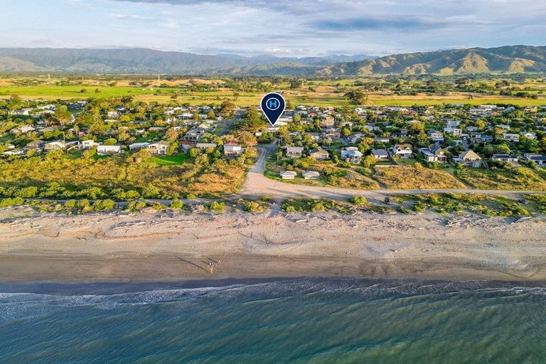 Photo of property in 28 Rodney Avenue, Te Horo Beach, Otaki, 5581