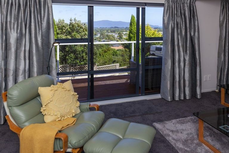 Photo of property in 83 Kakariki Grove, Waikanae, 5036