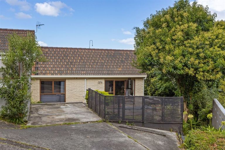 Photo of property in 2/36 Greendale Spur, Glenfield, Auckland, 0629