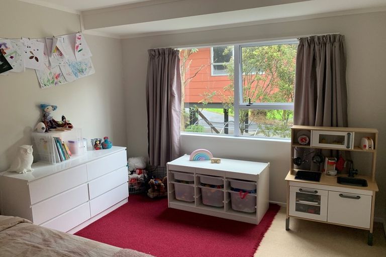 Photo of property in 2/18 Elliott Avenue, Bayview, Auckland, 0629