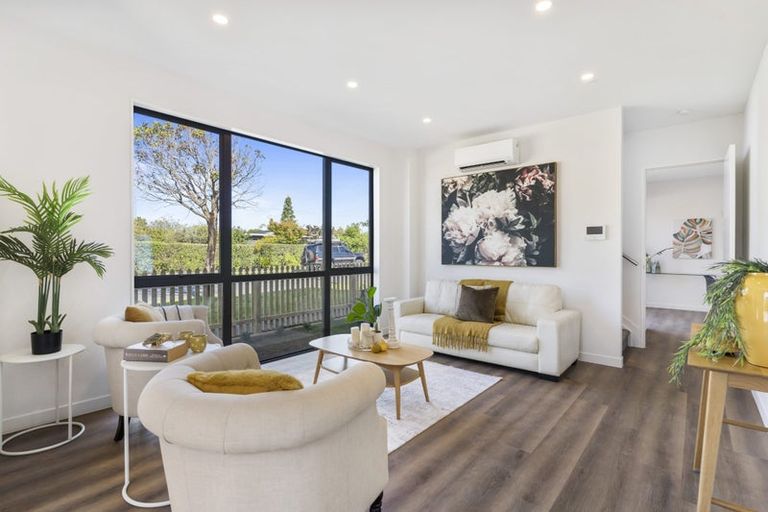 Photo of property in 24a Tamaki Bay Drive, Pakuranga, Auckland, 2010